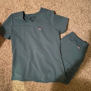 FIGS scrubs - hydro green
